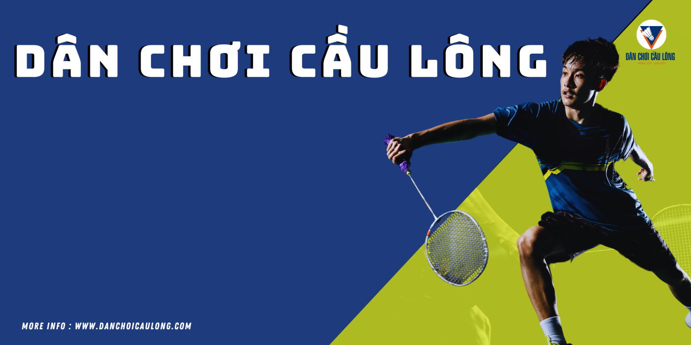 dân chơi cầu lông với 1 người đang dơ vợt